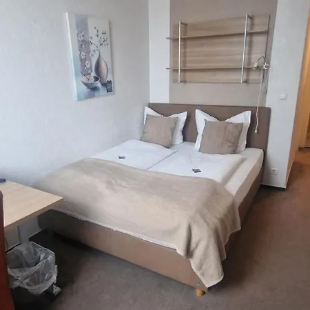מלון Hotel-restaurant Wilhelmsbad 3*